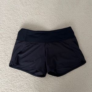 Lululemon speed up mid rise lined short